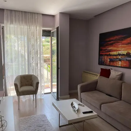 Hill View Apartment *